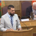 Pitanje koje je predsjednik Romskog savjeta, Mensur Šaljaj, postavio na Četvrtom zasijedanju Romskog parlamenta: